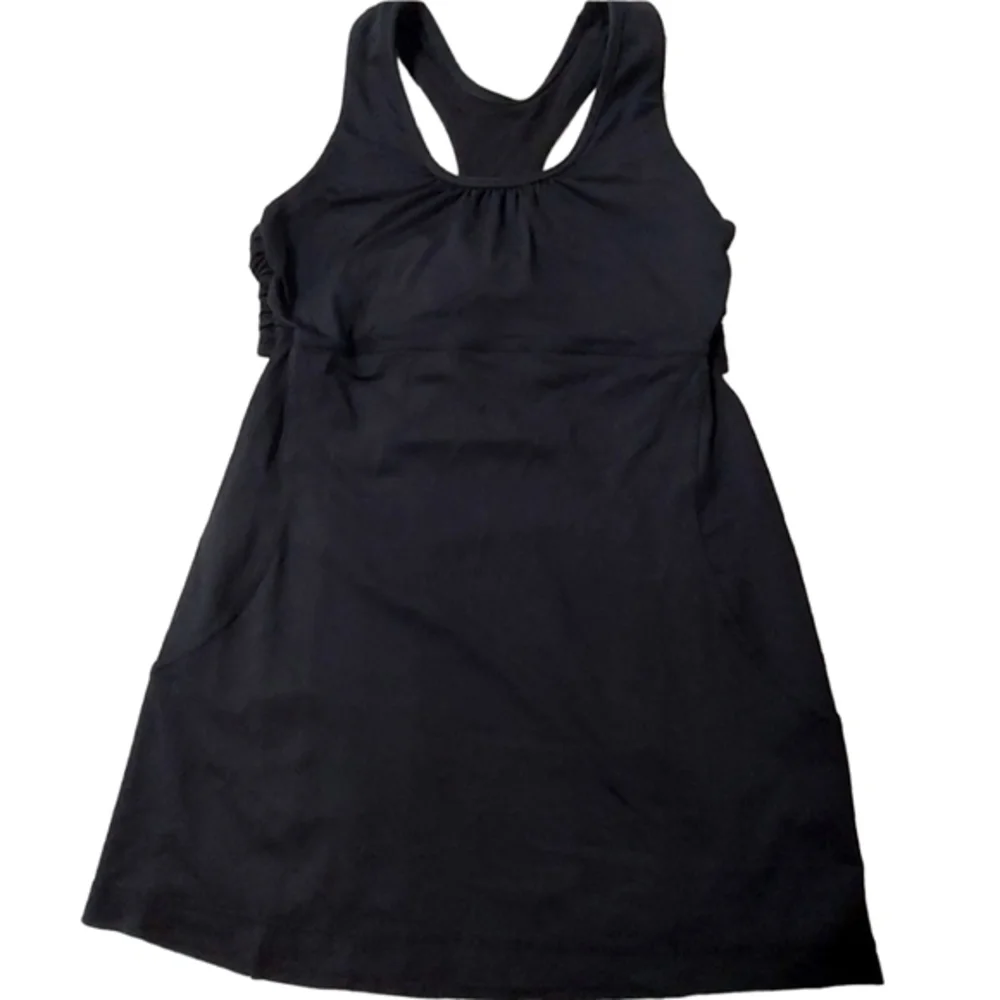 Lululemon athletic top. Size 4 Black perfect condition Built in Bra - Picture 1 of 5